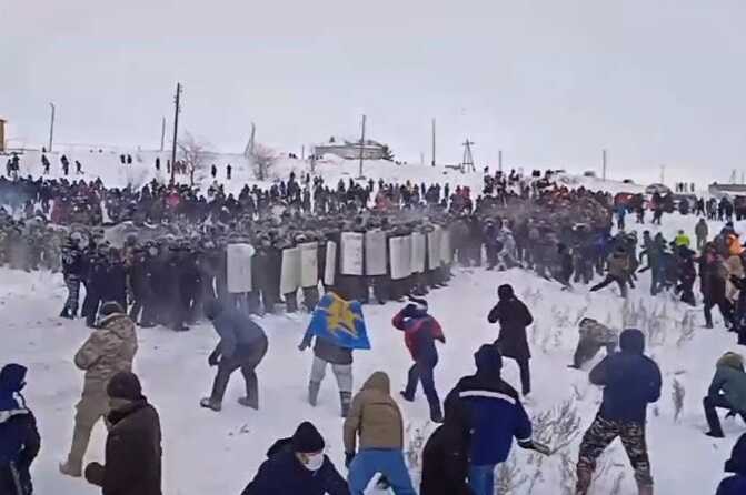 Для разгона протестующих в Башкирии применяют светошумовые гранаты