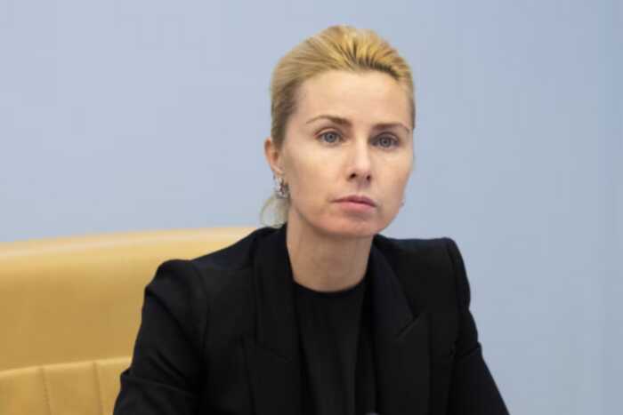 Супругу главы МЧС сопровождали замаскированные охранники на религиозной церемонии в Иерусалиме
