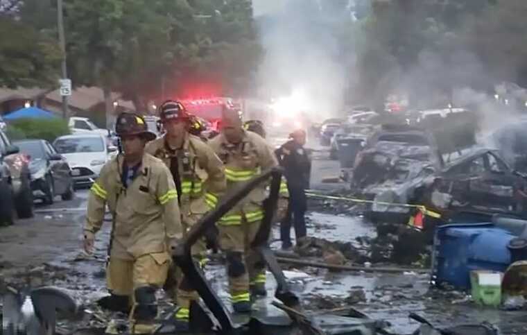 В Сан-Диего Cessna 550 рухнул на дома, повреждены машины и несколько зданий